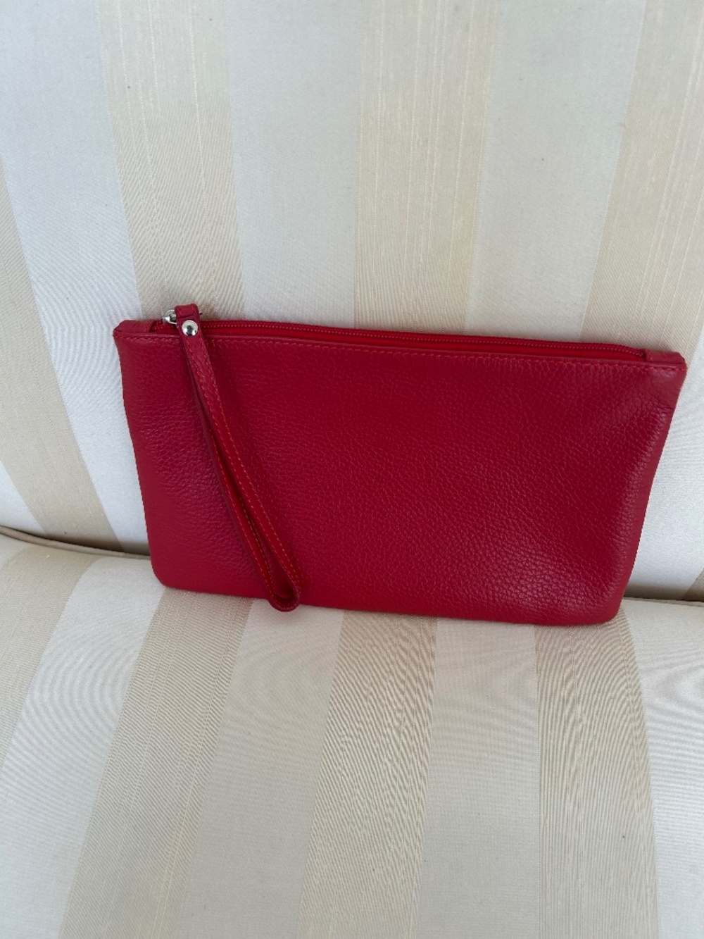BEAUTIFUL ITALIAN RED LEATHER WRISTLET BAG
